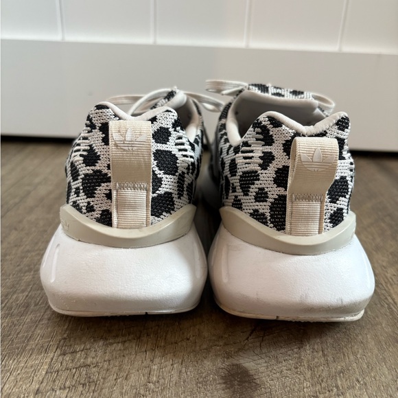 Adidas Swift Run 22 J Leopard Tennis Shoes - Picture 4 of 6